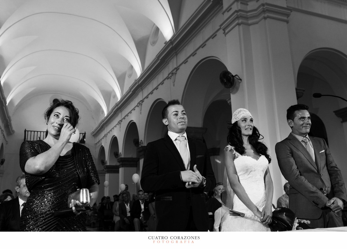 Boda en Los Barrios en la Iglesia de San Isidro Labrador y en Bahia Park Algeciras - Cuatro Corazones Fotografía por Juanlu Corrales