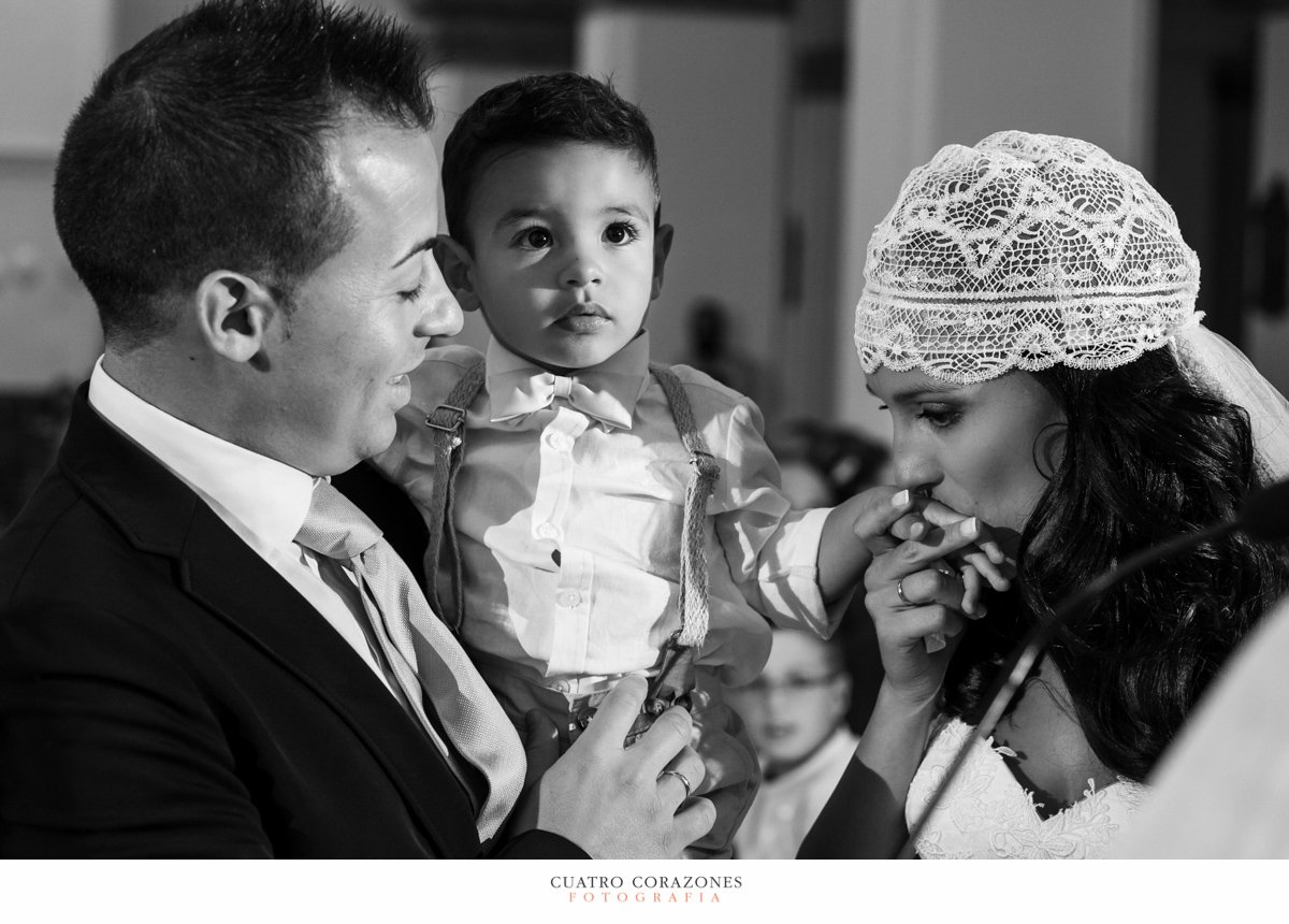 Boda en Los Barrios en la Iglesia de San Isidro Labrador y en Bahia Park Algeciras - Cuatro Corazones Fotografía por Juanlu Corrales