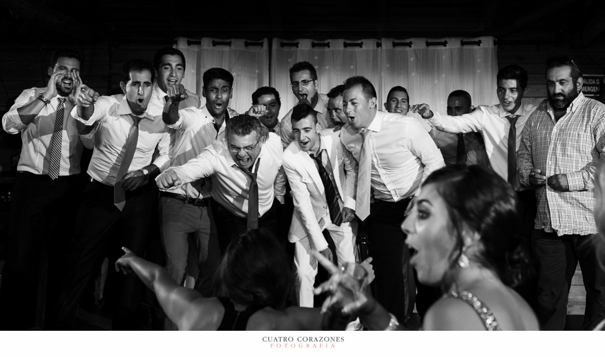 Boda en Los Barrios en la Iglesia de San Isidro Labrador y en Bahia Park Algeciras - Cuatro Corazones Fotografía por Juanlu Corrales