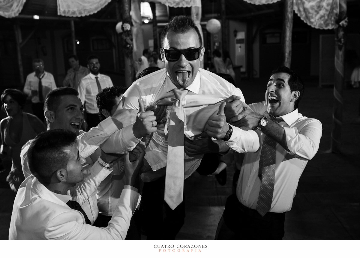 Boda en Los Barrios en la Iglesia de San Isidro Labrador y en Bahia Park Algeciras - Cuatro Corazones Fotografía por Juanlu Corrales