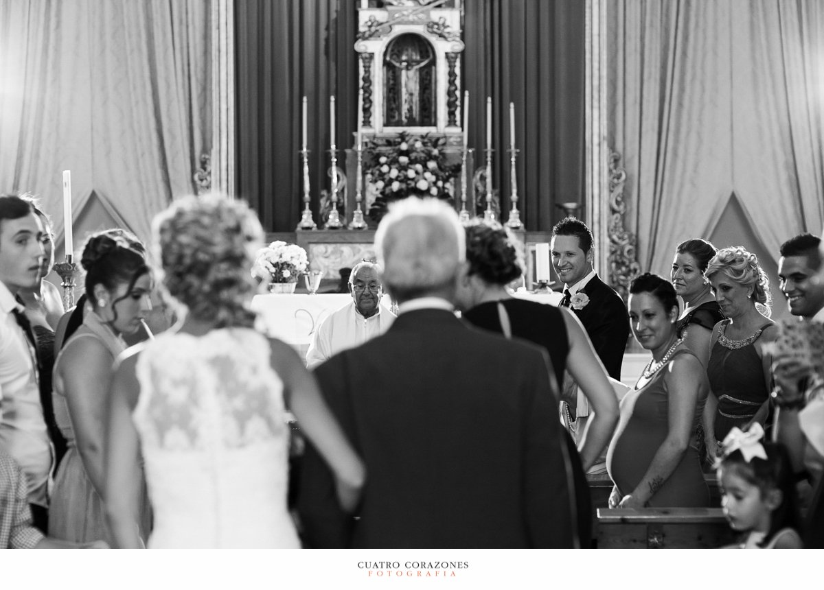 reportajes de boda en Algeciras en la parroquia Virgen de la Palma y celebración en El Campanario de Los Barrios - Cuatro Corazones Fotografía por Juanlu Corrales