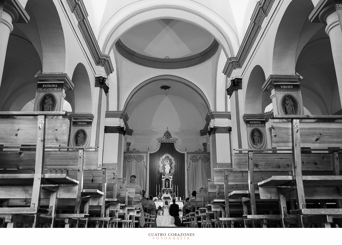 reportajes de boda en Algeciras en la parroquia Virgen de la Palma y celebración en El Campanario de Los Barrios - Cuatro Corazones Fotografía por Juanlu Corrales