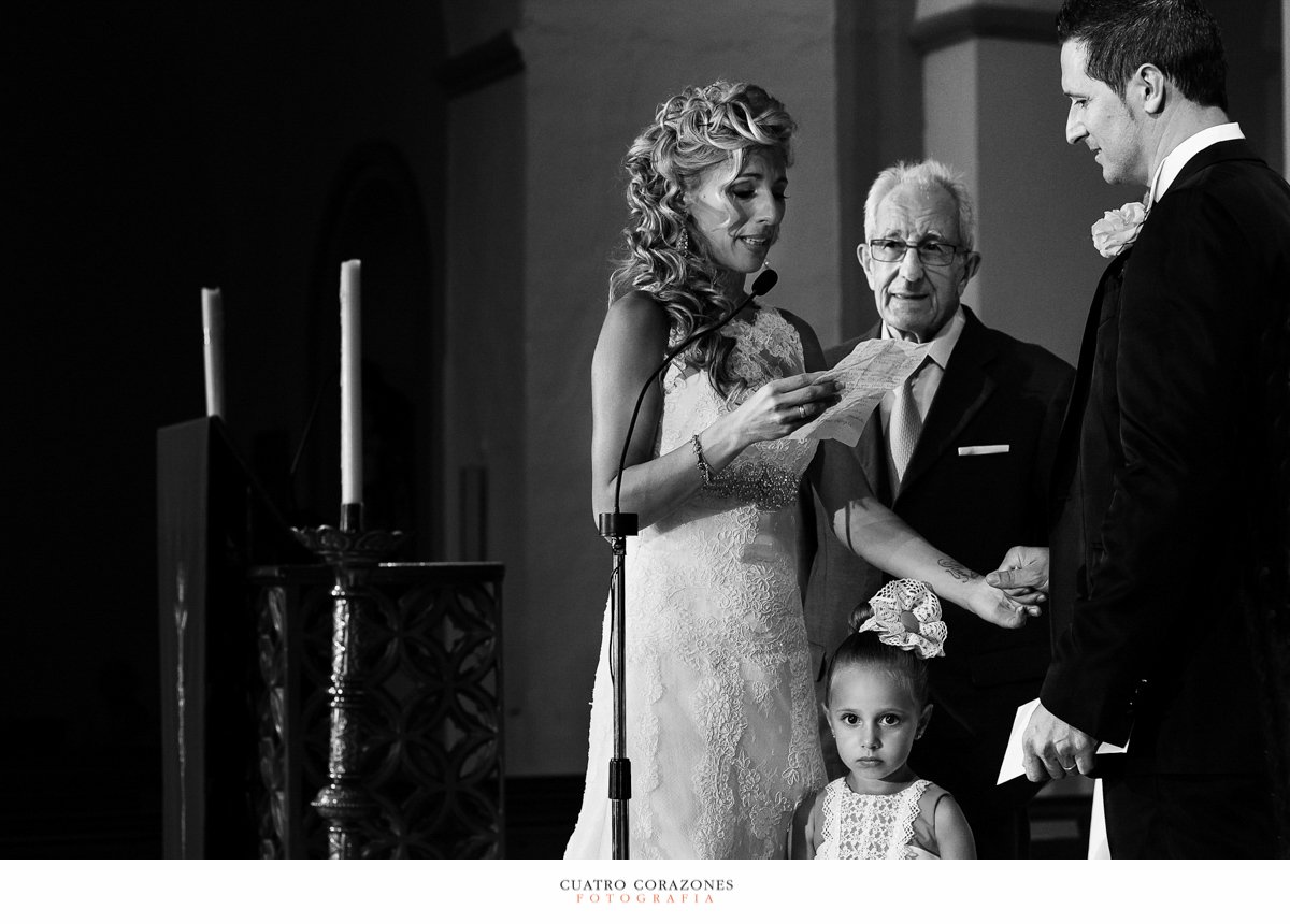 reportajes de boda en Algeciras en la parroquia Virgen de la Palma y celebración en El Campanario de Los Barrios - Cuatro Corazones Fotografía por Juanlu Corrales