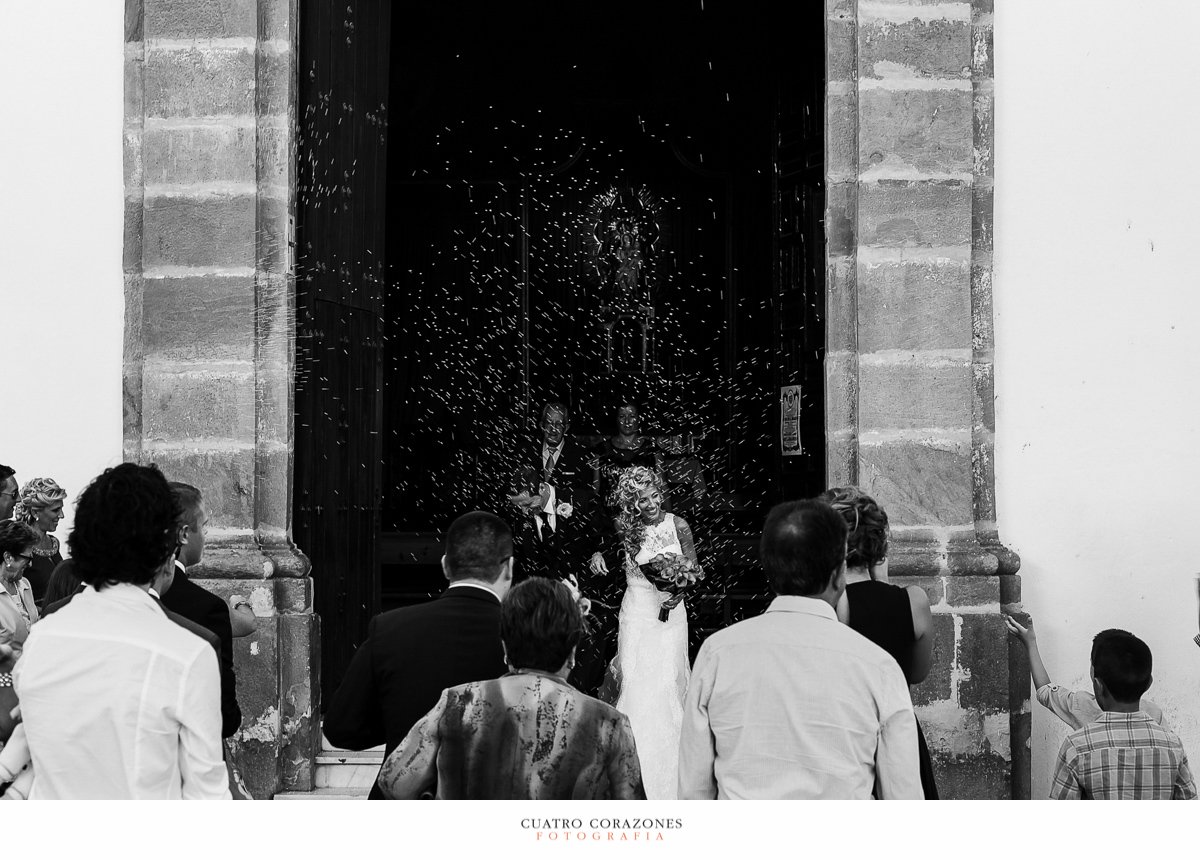 reportajes de boda en Algeciras en la parroquia Virgen de la Palma y celebración en El Campanario de Los Barrios - Cuatro Corazones Fotografía por Juanlu Corrales 