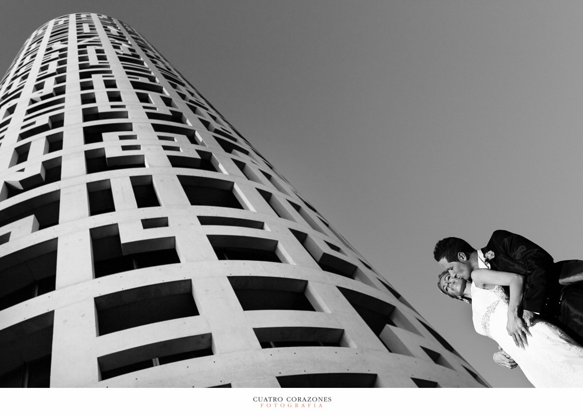 reportajes de boda en Algeciras en la parroquia Virgen de la Palma y celebración en El Campanario de Los Barrios - Cuatro Corazones Fotografía por Juanlu Corrales