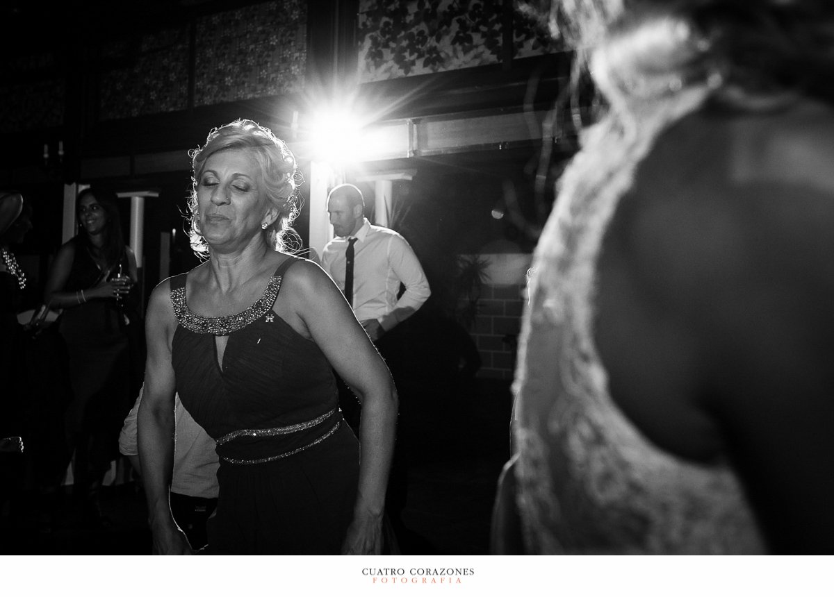 reportajes de boda en Algeciras en la parroquia Virgen de la Palma y celebración en El Campanario de Los Barrios - Cuatro Corazones Fotografía por Juanlu Corrales