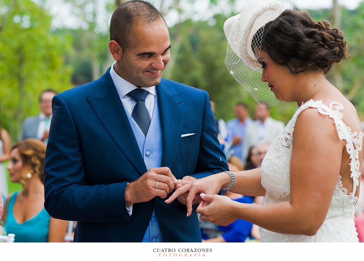 boda en campo en la Hacienda Almoguera de Los Barrios con Dani y Ana - Cuatro Corazones Fotografía por Juanlu Corrales