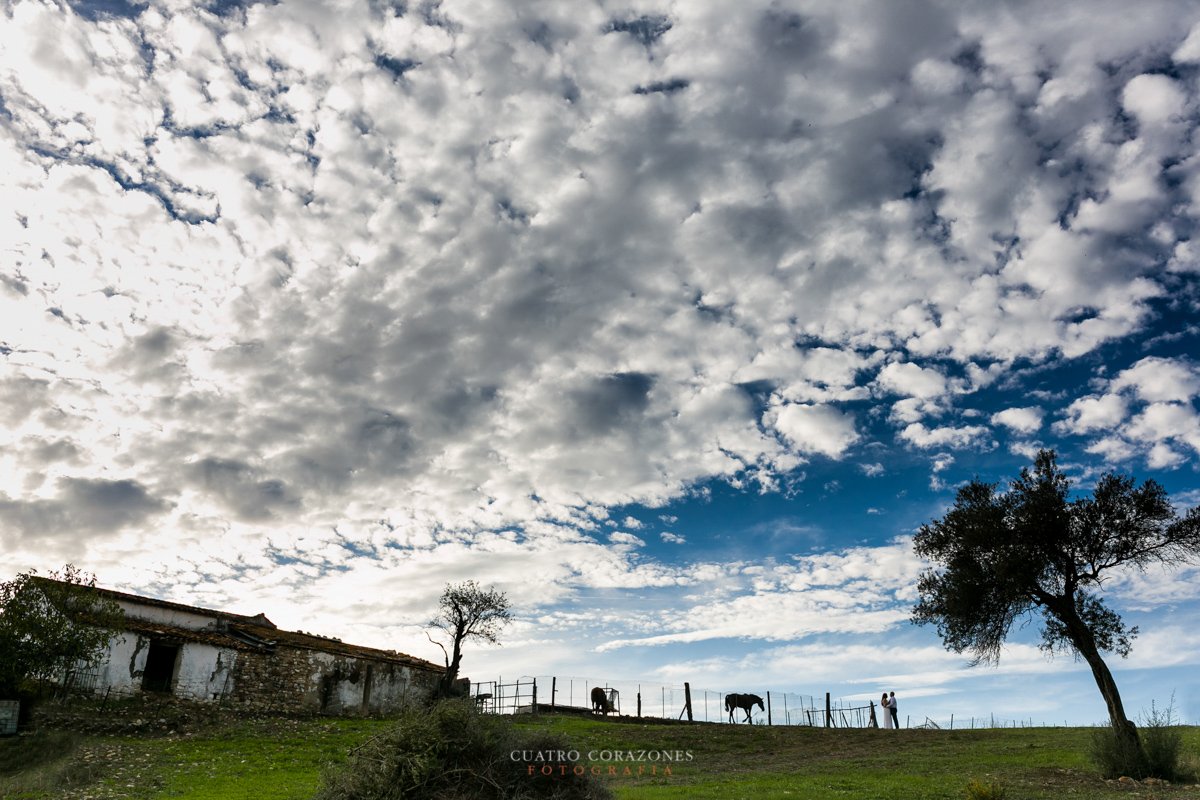 reportaje fotográfico en Jimena de la Frontera con Dani y Ana - Cuatro Corazones Fotografía por Juanlu Corrales - Fotógrafo de boda en Cádiz