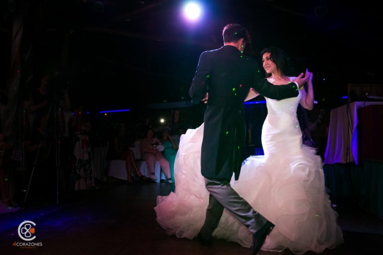 reportaje de boda en La Linea con Alberto y Alba- Celebración en Bahia Park de Algeciras-cuatro-corazones-fotografia-juanlu-corrales
