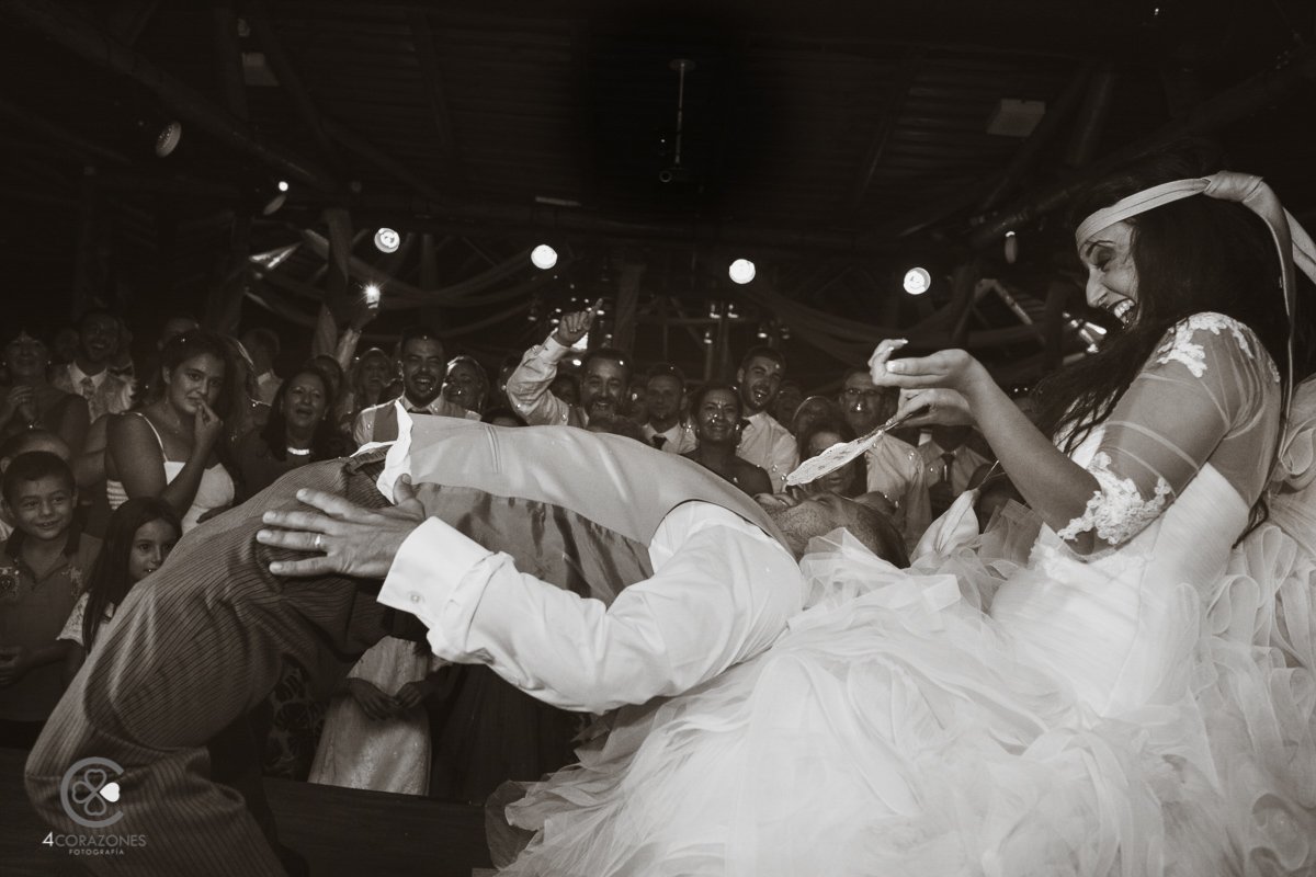 reportaje de boda en La Linea con Alberto y Alba- Celebración en Bahia Park de Algeciras-cuatro-corazones-fotografia-juanlu-corrales