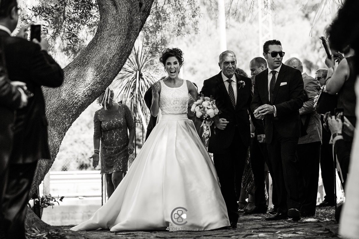 entrada triunfal en la boda de Adela en Hotel Guadacorte Park-001-cuatro-corazones-fotografia-juanlu-corrales