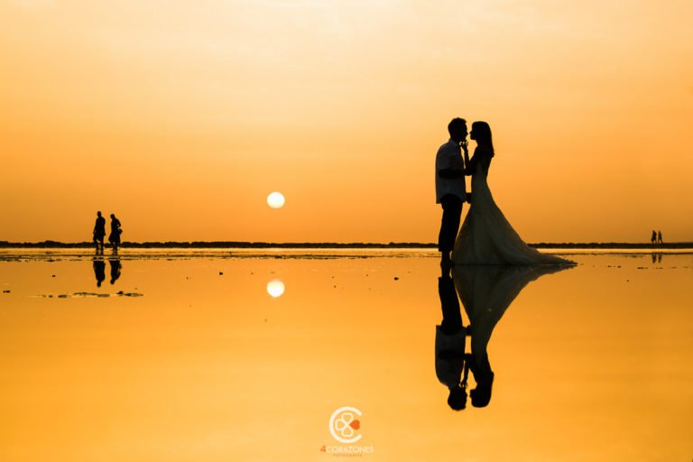 boda en la playa atardecer contraluz tarifa