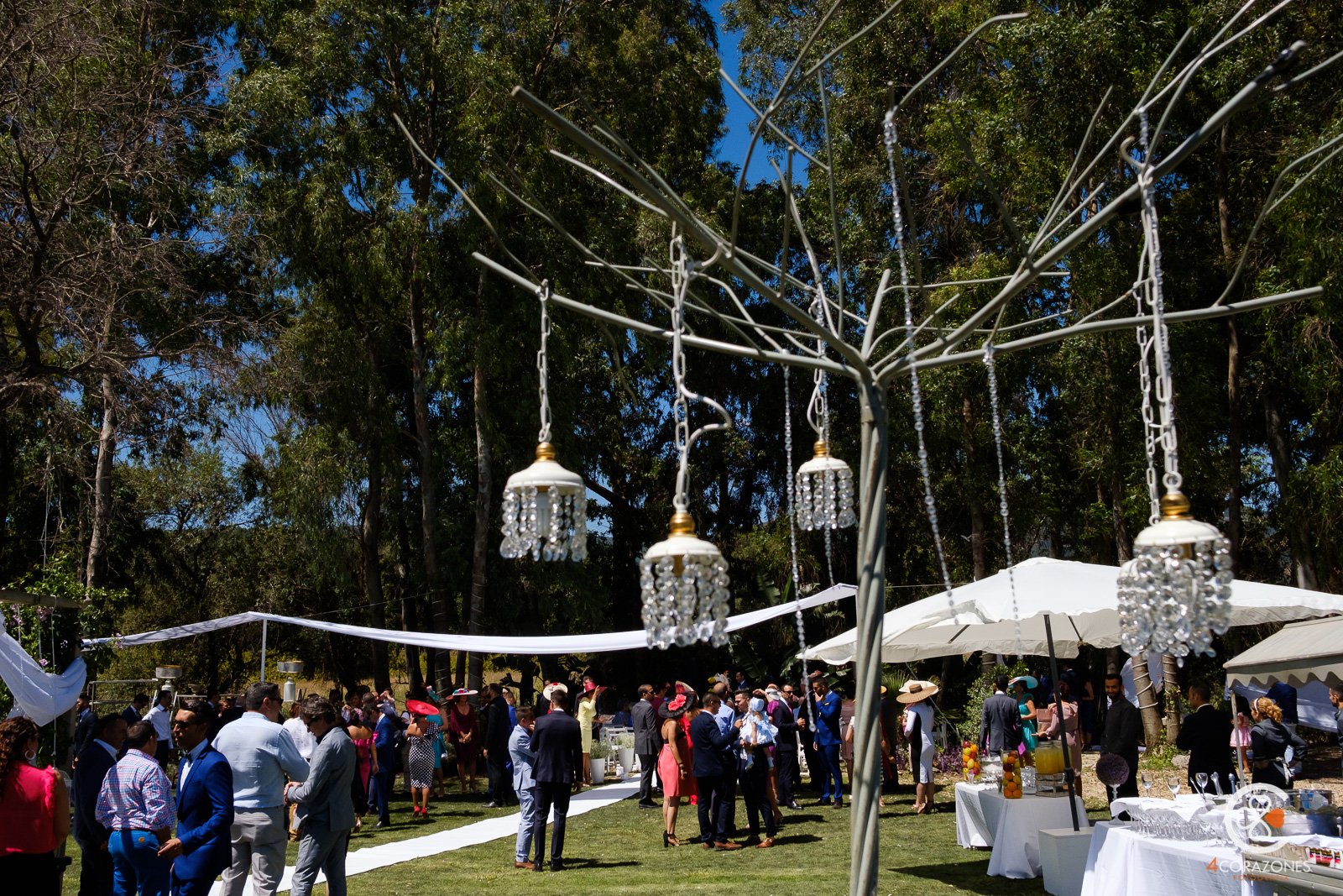 boda-en-los-barrios-jardin-de-villa-vega-paco-isa-001-cuatro-corazones-fotografia-juanlu-corrales
