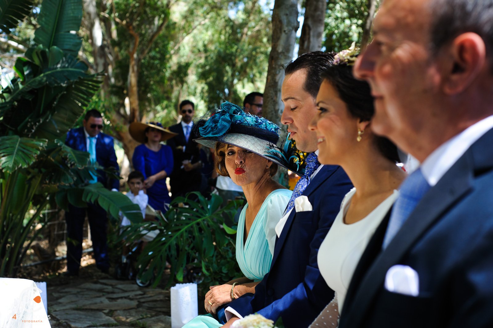 boda-en-los-barrios-jardin-de-villa-vega-paco-isa-001-cuatro-corazones-fotografia-juanlu-corrales