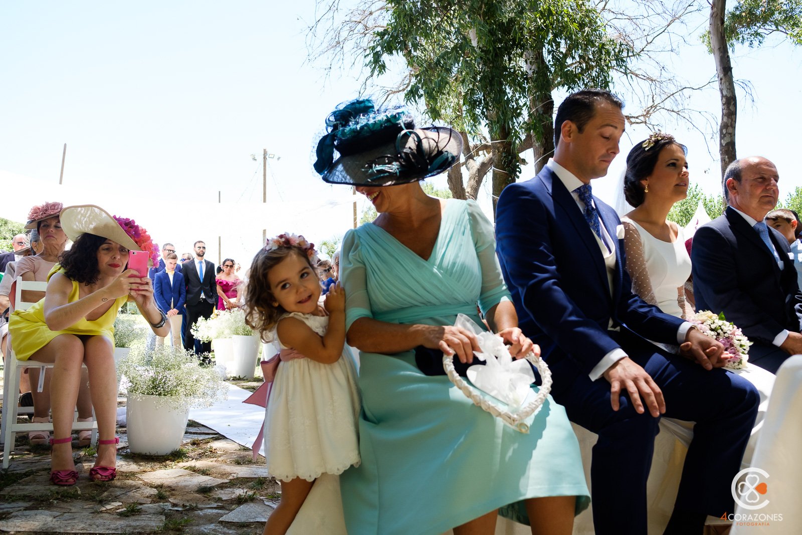 boda-en-los-barrios-jardin-de-villa-vega-paco-isa-001-cuatro-corazones-fotografia-juanlu-corrales