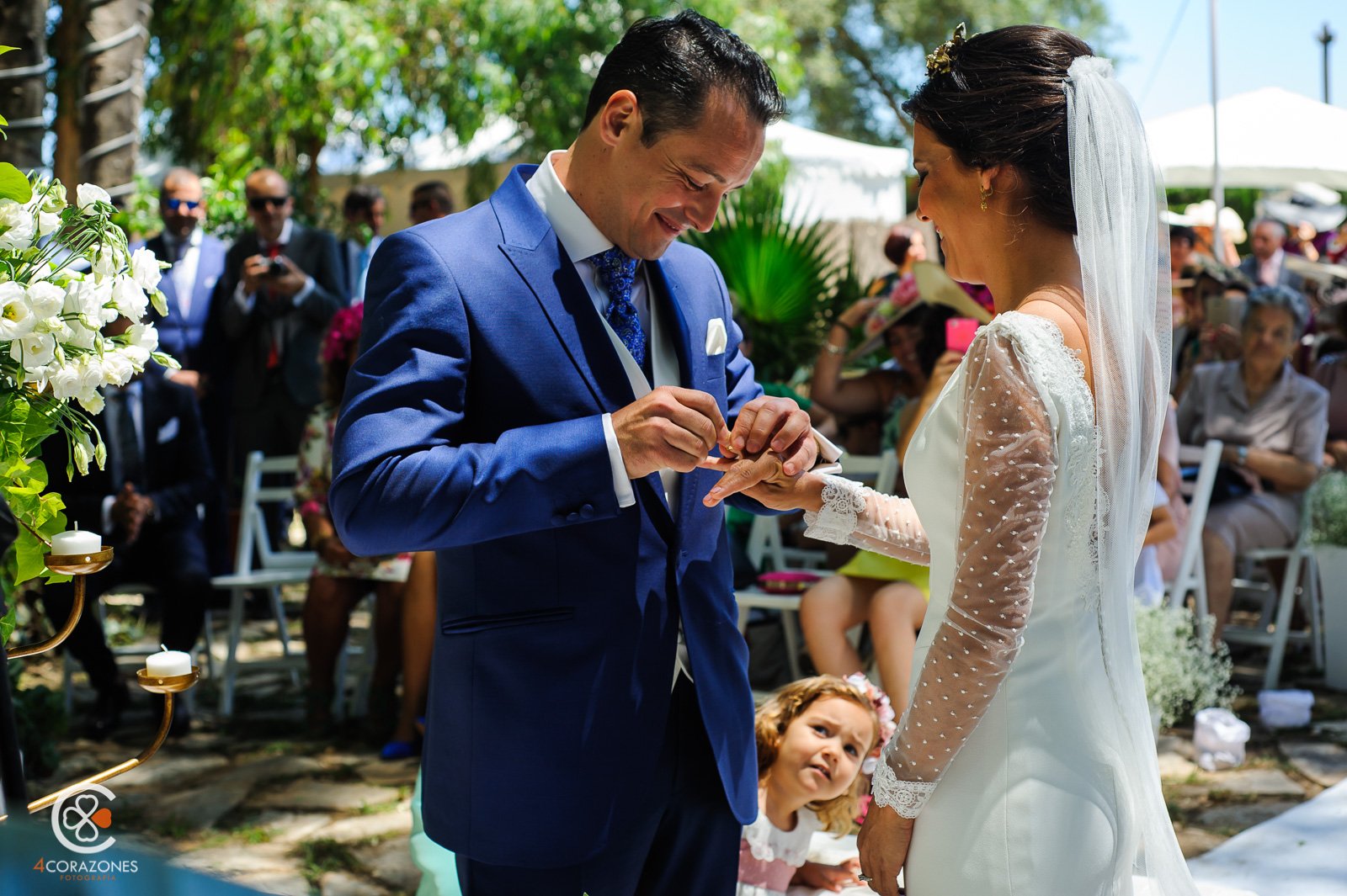 boda-en-los-barrios-jardin-de-villa-vega-paco-isa-001-cuatro-corazones-fotografia-juanlu-corrales