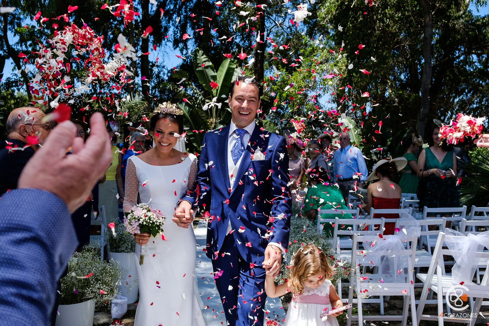 boda-en-los-barrios-jardin-de-villa-vega-paco-isa-001-cuatro-corazones-fotografia-juanlu-corrales