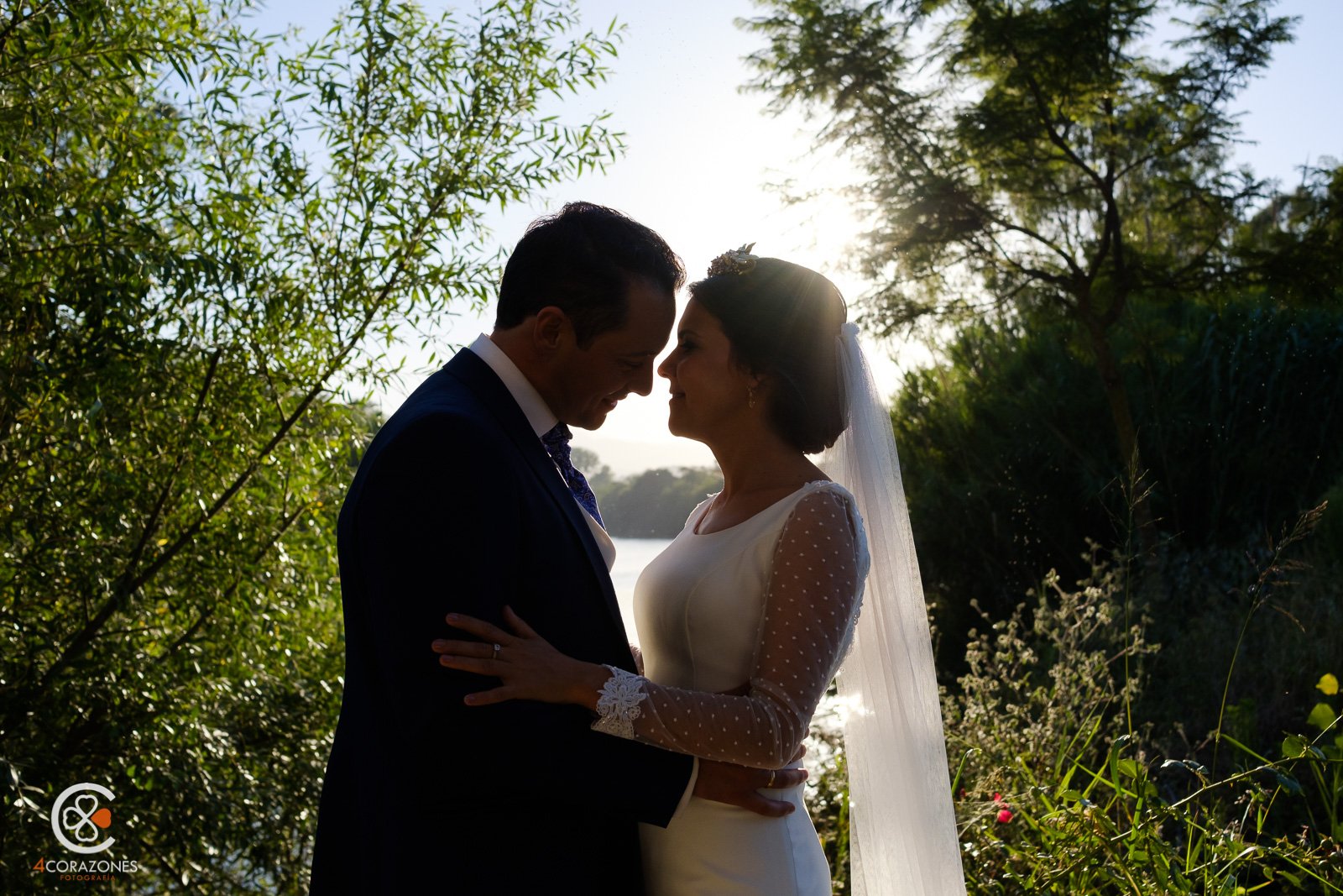 boda-en-los-barrios-jardin-de-villa-vega-paco-isa-001-cuatro-corazones-fotografia-juanlu-corrales