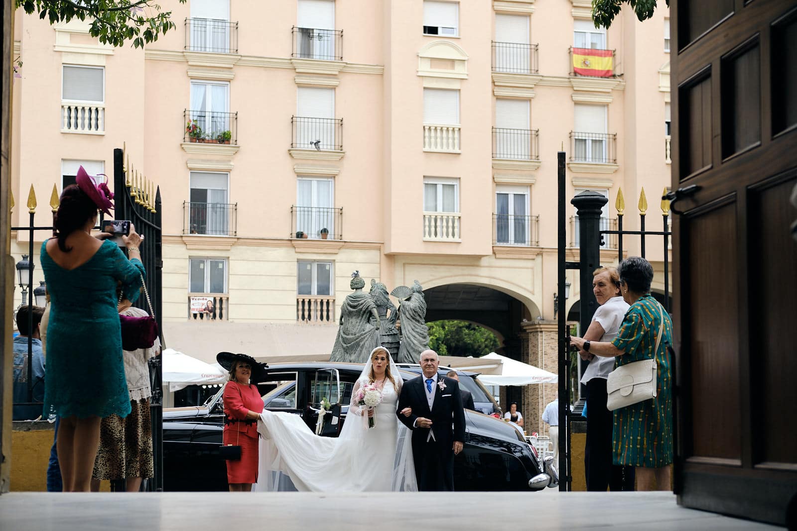 entrada de la novia en la iglesia