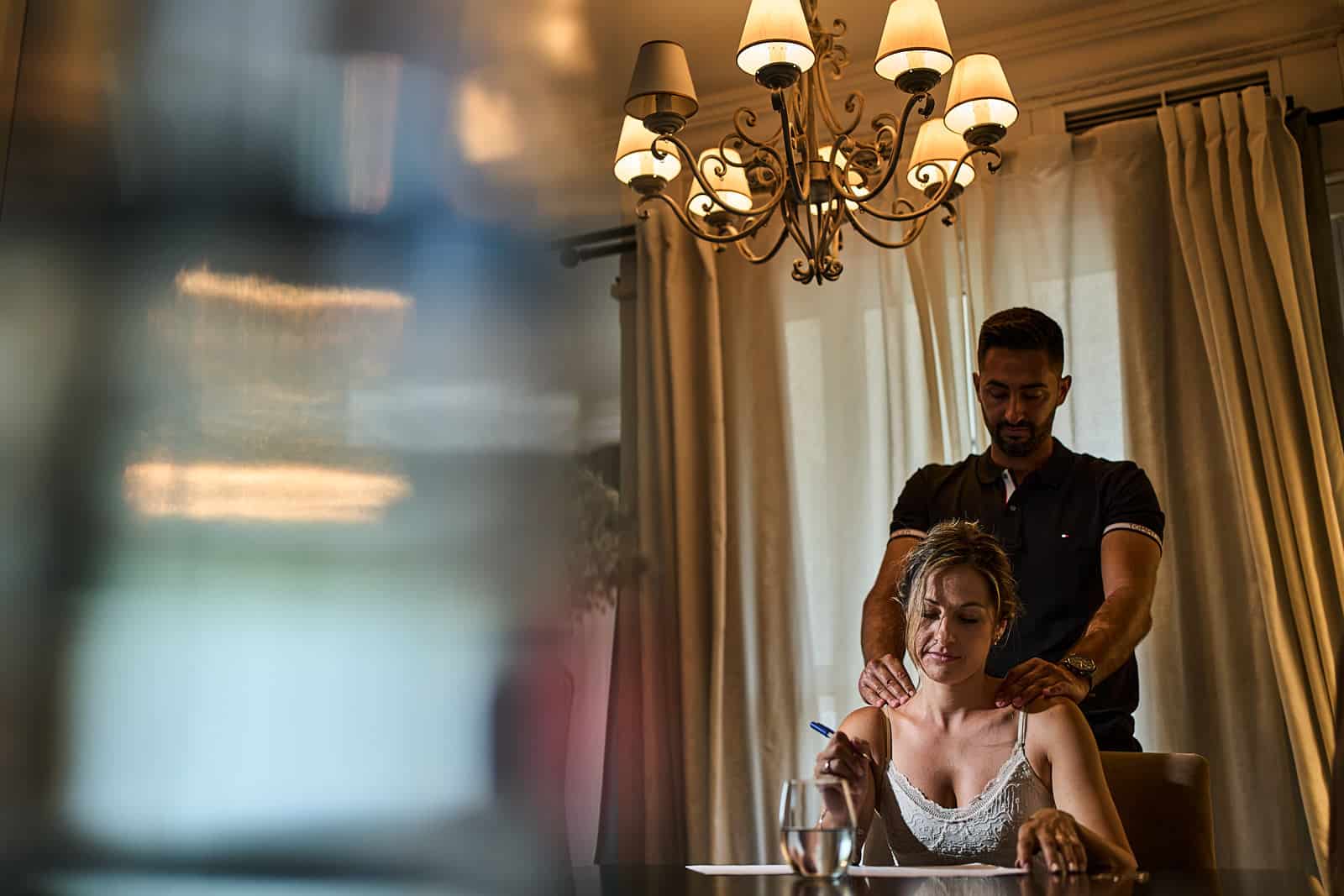 novia escribiendo carta