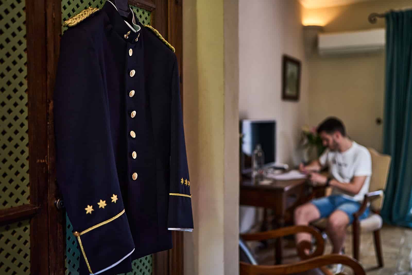 preparativos de novio en hotel monasterio san martín