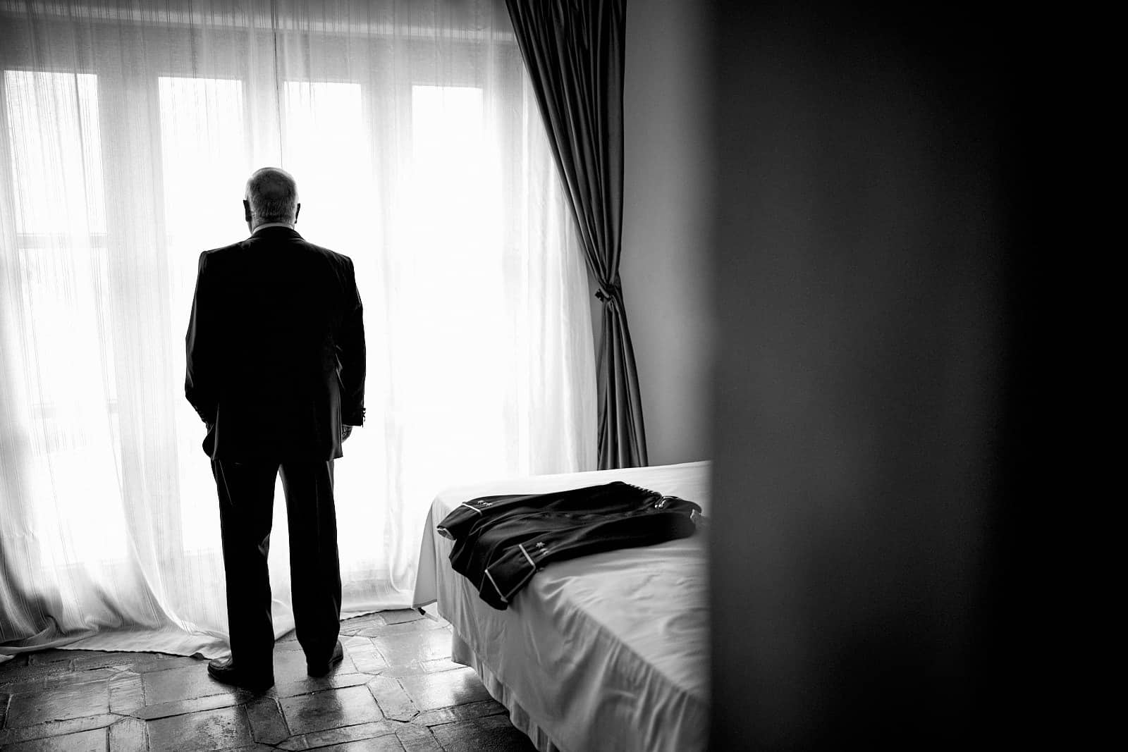 preparativos de novio en hotel monasterio san martín